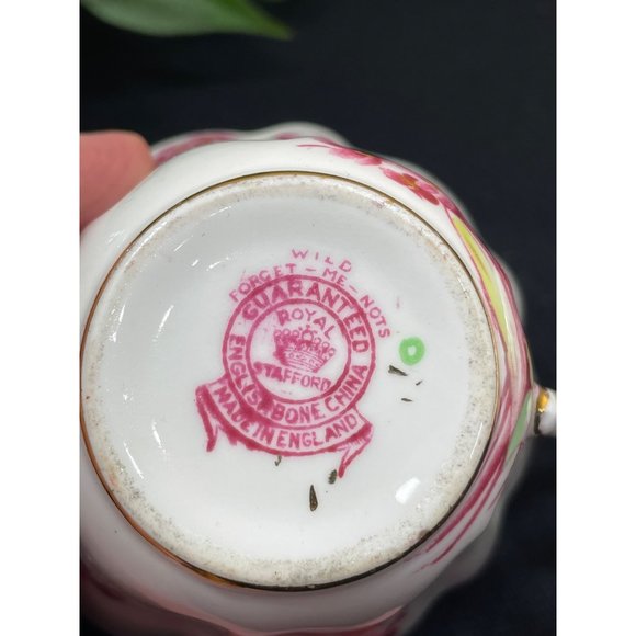 Floral Pink and Gold Teacup and Saucer Set - Picture 4 of 8